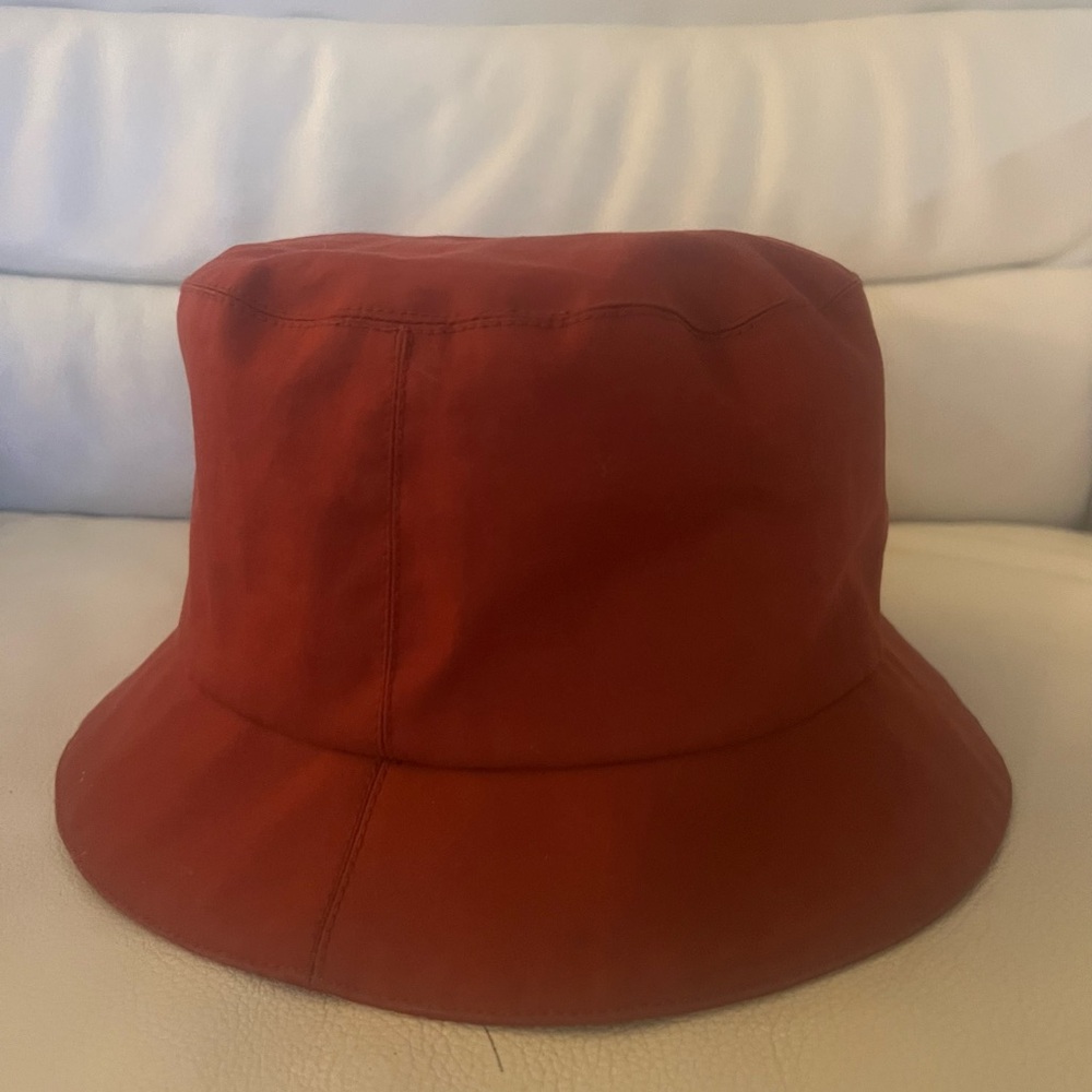 Burberry burgundy bucket hat
